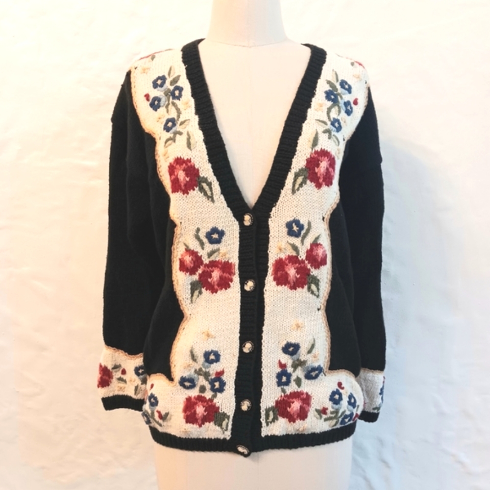 Vintage floral ramie/cotton cardigan w cameo buttons. PBJ Sport. Small